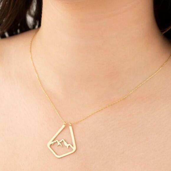New FP Diamond Shape Mountain Scene Necklace - Picture 2 of 8